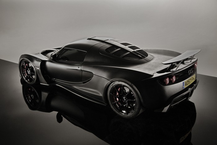 Với động cơ cực kỳ mạnh mẽ, Hennessey GT Venom có thể tăng tốc từ 0 đến 96km/giờ trong vòng 2,5 giây.